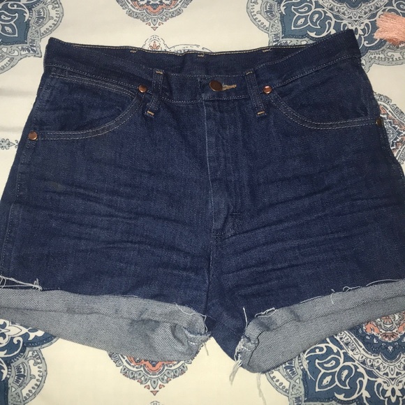 High-waisted Wrangler Cut Off Shorts - Picture 1 of 6